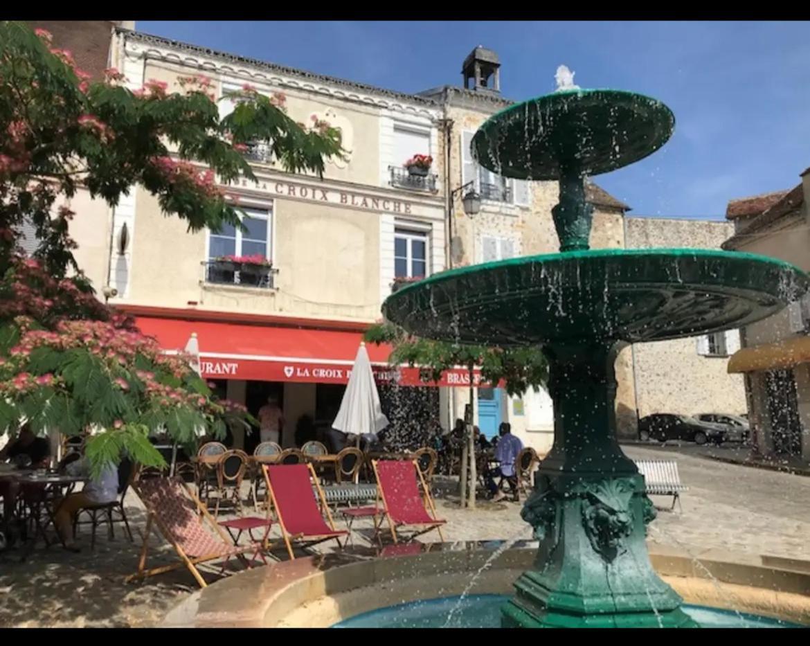 Tournan-en-BrieCroix Blanche - Le Logisアパートメント エクステリア 写真